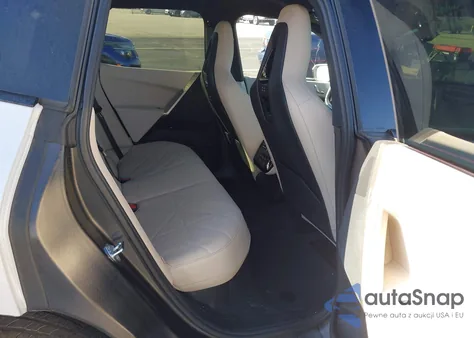 2023 BMW Ix xDrive50 z USA, uszkodzony, nr VIN WB523CF09PCL95969